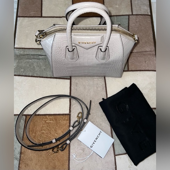 Almost brand new MINI ANTIGONA CROC DUNE COLOUR - Picture 1 of 5